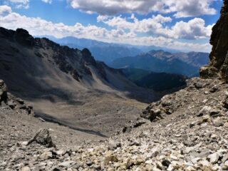 L'ampio vallone a sud, sceso dal Col des Portes 
