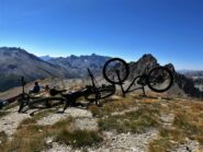 In cima, con Aiguilles de Chambeyron e Oronaye sullo sfondo