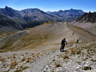 Inizio discesa dalla cima verso il col Albert