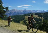 Sulla sterrata sopra Risoul.