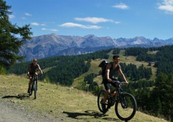 Sulla sterrata sopra Risoul.