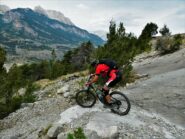 Rocce montonate a metà discesa.