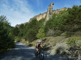 Sotto la falesia di Mont Dauphin.