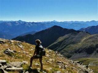 In fondo, il Monviso.