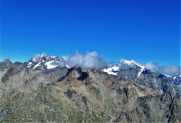 Ailefroide e Pelvoux uscendo in dorsale.