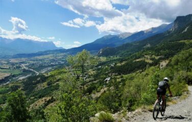 Veduta verso Embrun ed il Mont Guillaume.