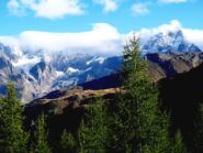Dent d'Herens e Cervino parzialemente nascosti dalla nuvolaglia.