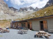 Il rifugio, sullo sfondo, La Barre