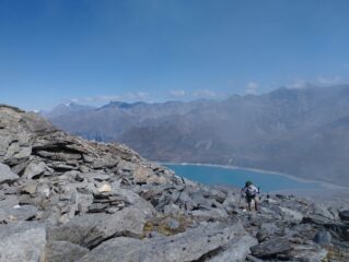 Vista sul Lago del Moncenisio durante la salita