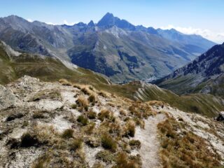 Panorama sulla valle e Gruppo del Monviso.