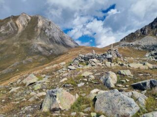 rudere sopra il lago