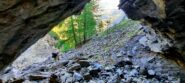 Si passa nei pressi di una grotta
