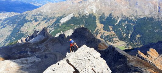 Qualche passo d'arrampicata non obbligato verso la cima