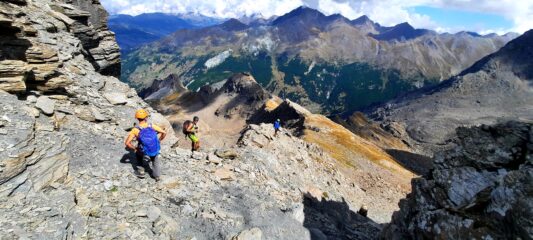 A sx vallone di salita a dx la ns improvvisata discesa