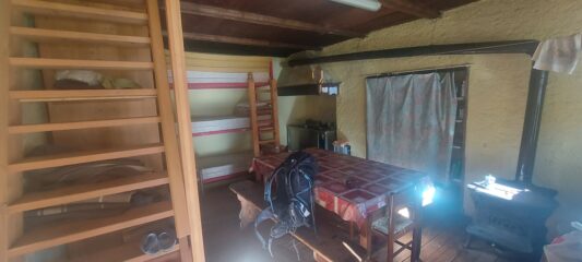 interno del bivacco 