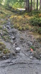 Ometto con tacca rossa di inizio variante salita