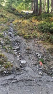 Ometto con tacca rossa di inizio variante salita