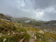 Scendendo dal Colle della Terra Fertà al lago omonimo.