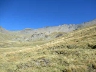 La cresta con la cima dalla parte superiore del vallone