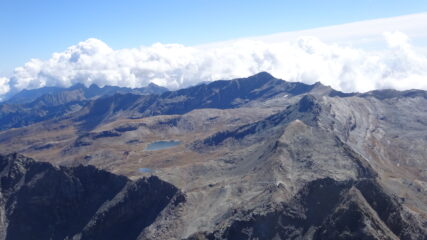 Dalla vetta, panorama verso est