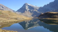 Il mont Gele' si riflette nel lago Corne