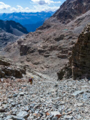 Discesa nel canale di sfasciumi.