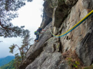 L4, partenza in traverso su placca con piedi buoni.