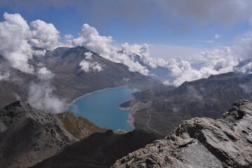 la splendida vista sul lago del Moncenisio dalla punta