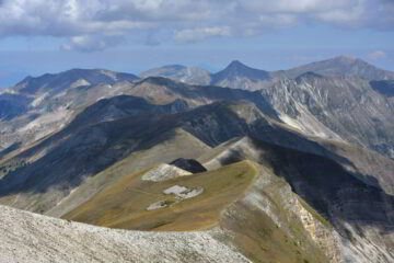 Veduta verso Nord con la cresta di salita dalla Cima del Redentore