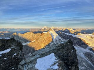 Prime luci sulla Dent d’Hérens e sul massiccio del Bianco