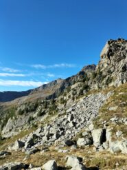 Il costone erboso aggirato