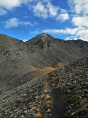 arrivando al pianetto a quota 2900, sulla sinistra la spalla che porta a quota 3040