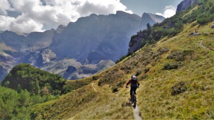 Inizio discesa dal Prel nel vallone del Marguareis.