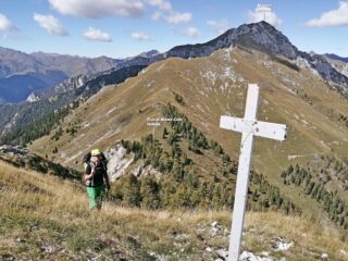 Vetta del P.zo Badile con alle spalle la cresta sud del M.Secco.   