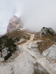 Rifugio Pomedes e neve sulla Tofana di Mezzo
