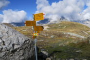 al lago più in basso le indicazioni per completare il giro
