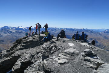 bagno di folla sulla cima
