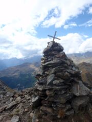il cippo sulla cima del Vertosan