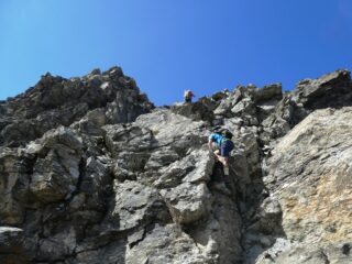 Sulla parte bassa della paretina finale.