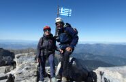 Mitikas in basso a dx il tridente di Zeuss