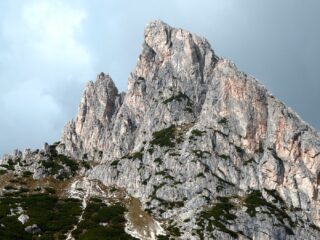 Al ritorno il Sass di Stria con lo spigolo Sud in bella evidenza.