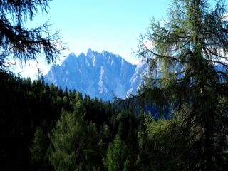 Il gruppo della Rocca dei Baranci visto dalla strada per il Rifugio.