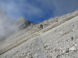 Salita al Passo di Desertes e fuori dalle nebbie....