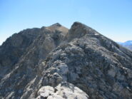 In fondo la Cima con Anticima e in basso il passaggio che mi ha fermato.