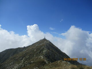 Sullo sfondo Colma di Mombarone