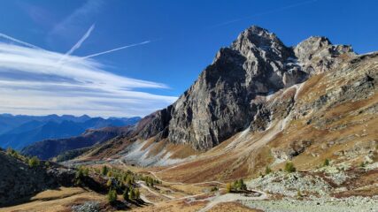 In vista del Chersogno, la strada che sale dalle grange Chiotti