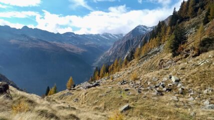 il vallone della diga di Campliccioli con a sx il Pizzo San Martino dall'alpe Forcola superiore