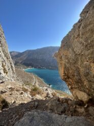 Scorcio di mare dalla falesia