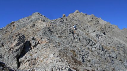salendo sulla cresta sud