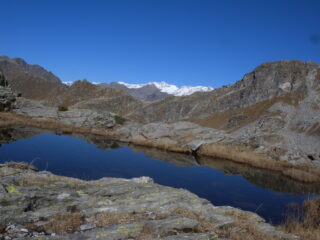 Laghetto sotto la cima